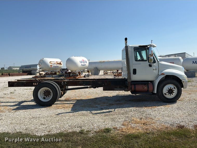 image for item DZ4718 2007 International 4300 truck cab and chassis