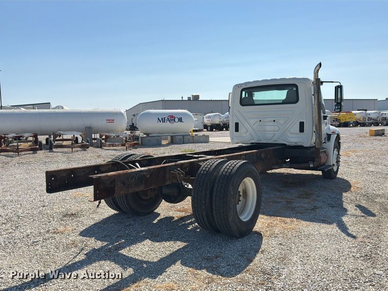 image for item DZ4718 2007 International 4300 truck cab and chassis
