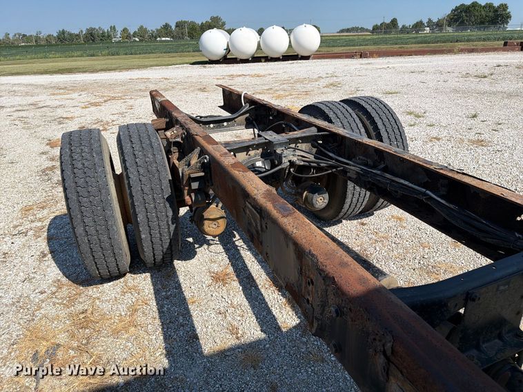 image for item DZ4718 2007 International 4300 truck cab and chassis