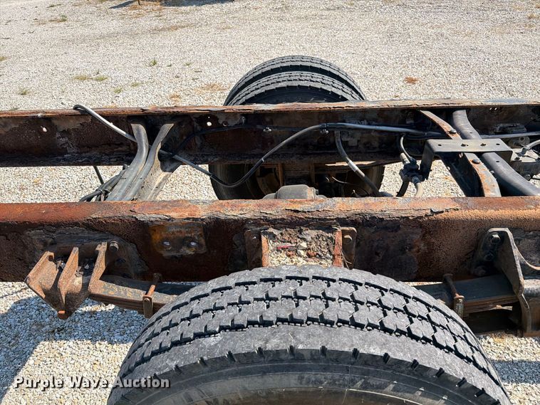 image for item DZ4718 2007 International 4300 truck cab and chassis