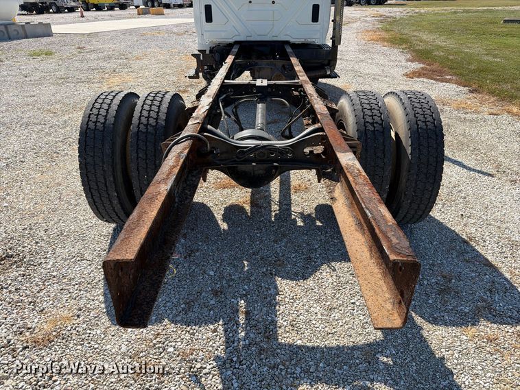 image for item DZ4718 2007 International 4300 truck cab and chassis