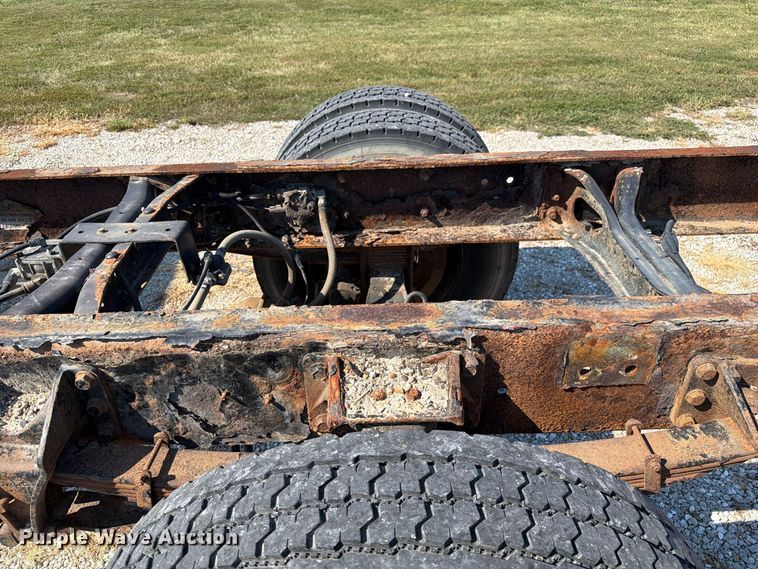 image for item DZ4718 2007 International 4300 truck cab and chassis
