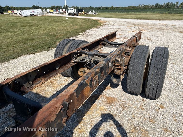 image for item DZ4718 2007 International 4300 truck cab and chassis