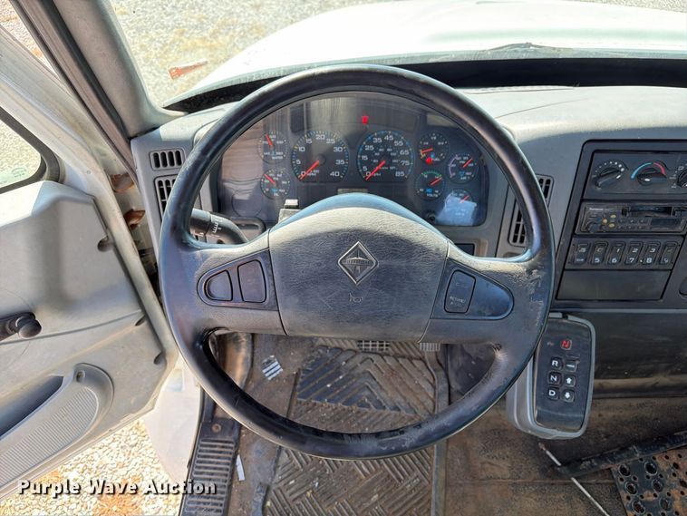 image for item DZ4718 2007 International 4300 truck cab and chassis