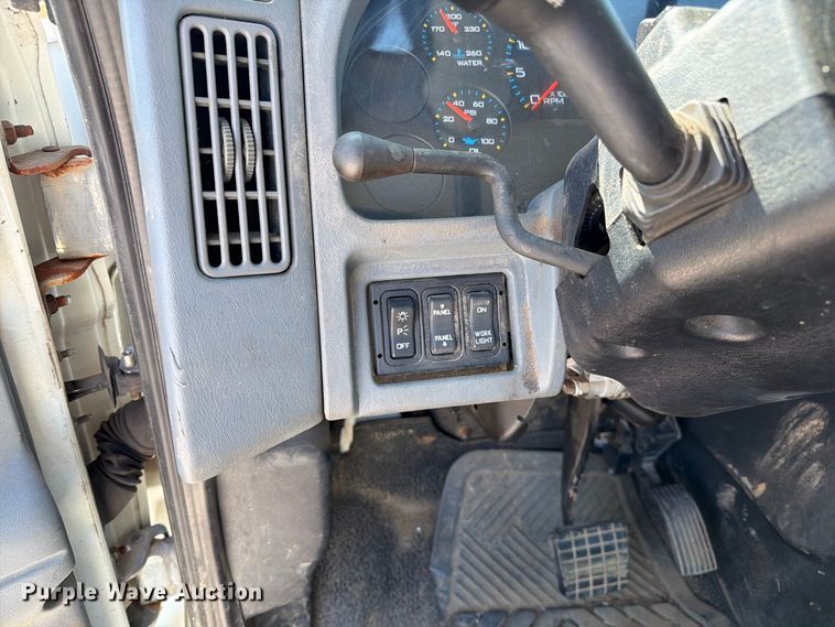 image for item DZ4718 2007 International 4300 truck cab and chassis