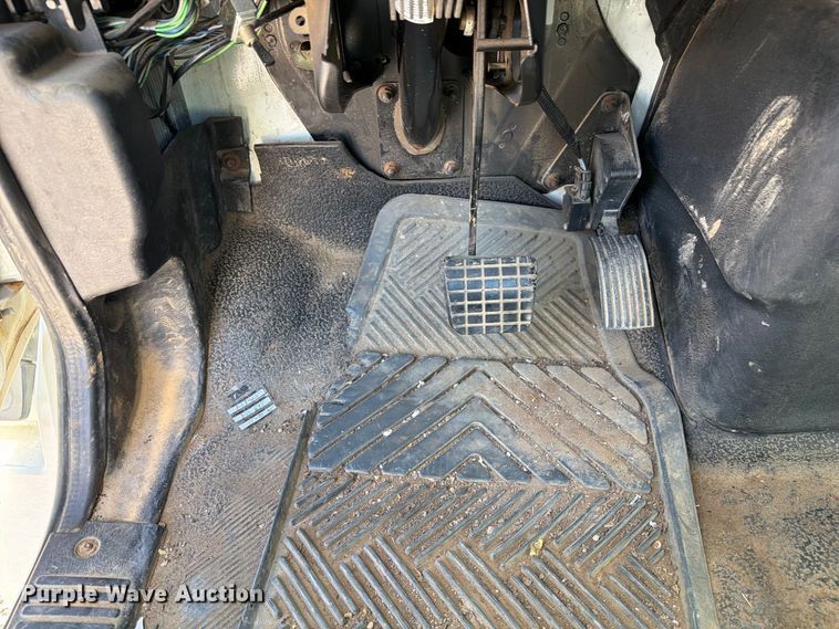 image for item DZ4718 2007 International 4300 truck cab and chassis