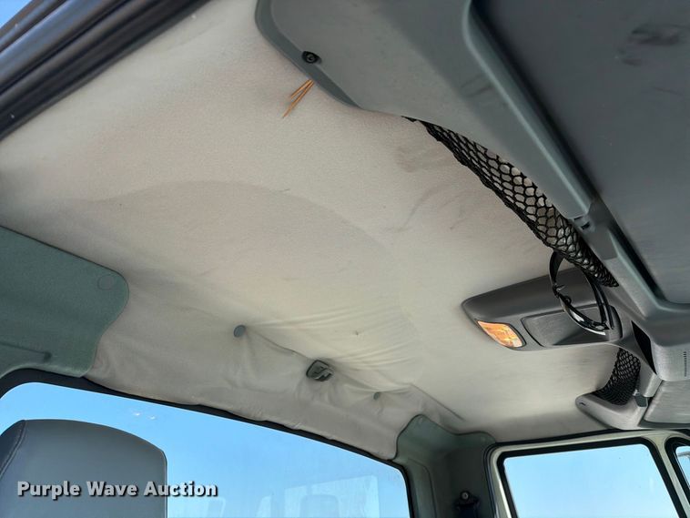 image for item DZ4718 2007 International 4300 truck cab and chassis
