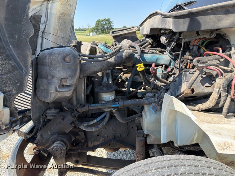image for item DZ4718 2007 International 4300 truck cab and chassis