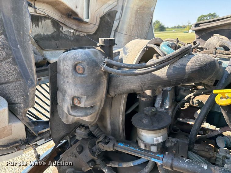 image for item DZ4718 2007 International 4300 truck cab and chassis
