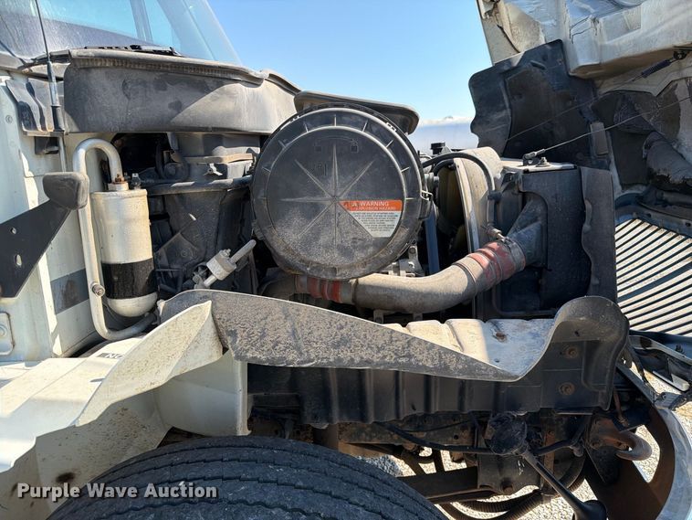 image for item DZ4718 2007 International 4300 truck cab and chassis