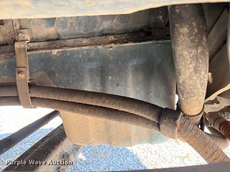 image for item DZ4718 2007 International 4300 truck cab and chassis