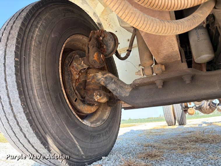 image for item DZ4718 2007 International 4300 truck cab and chassis