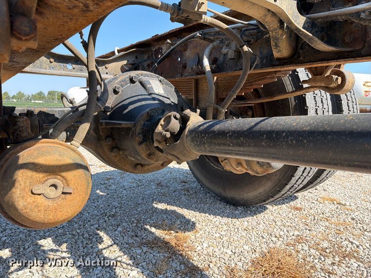 image for item DZ4718 2007 International 4300 truck cab and chassis