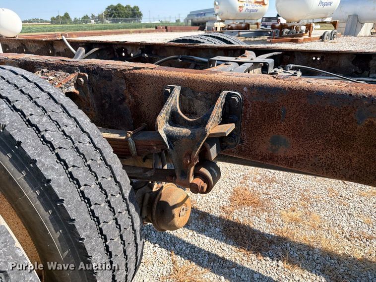 image for item DZ4718 2007 International 4300 truck cab and chassis