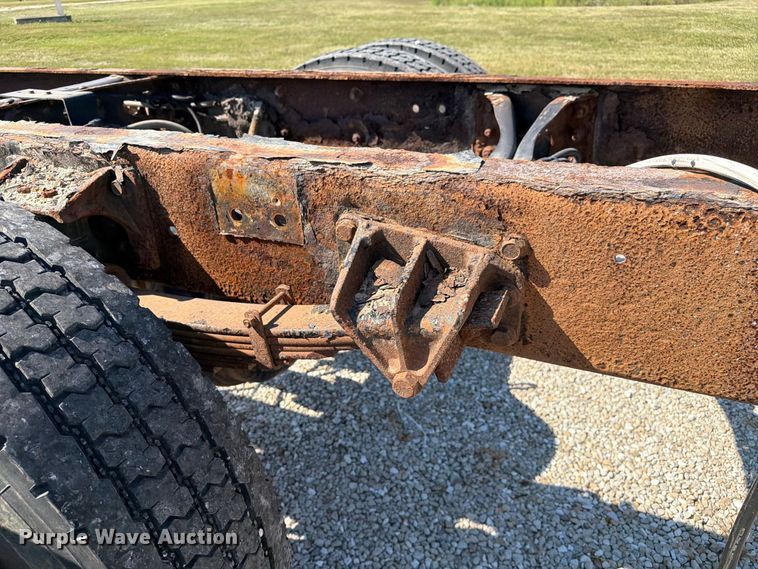 image for item DZ4718 2007 International 4300 truck cab and chassis
