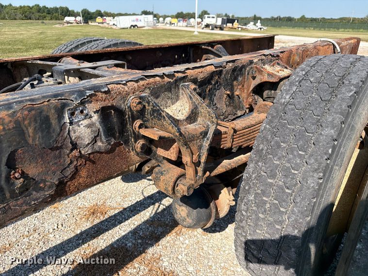 image for item DZ4718 2007 International 4300 truck cab and chassis