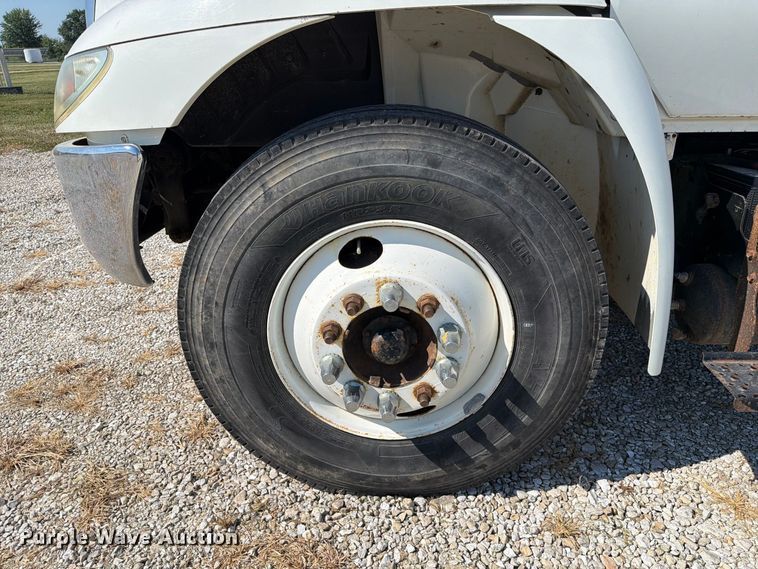 image for item DZ4718 2007 International 4300 truck cab and chassis