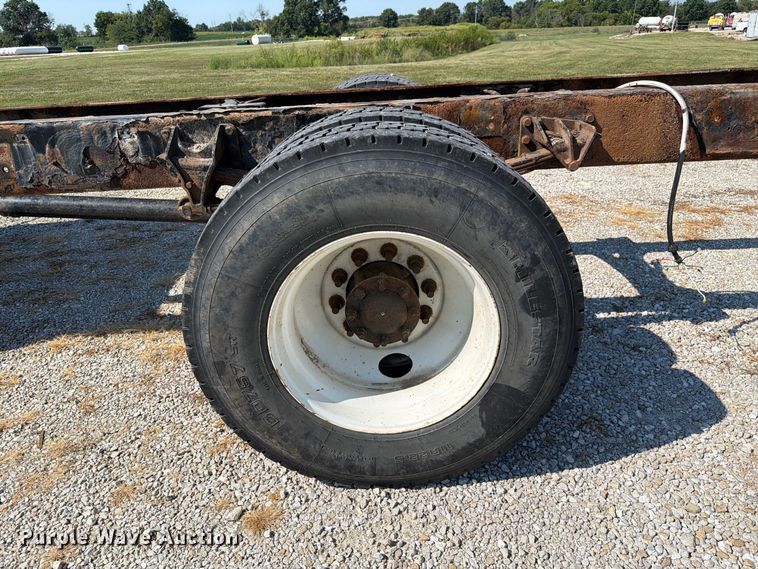 image for item DZ4718 2007 International 4300 truck cab and chassis
