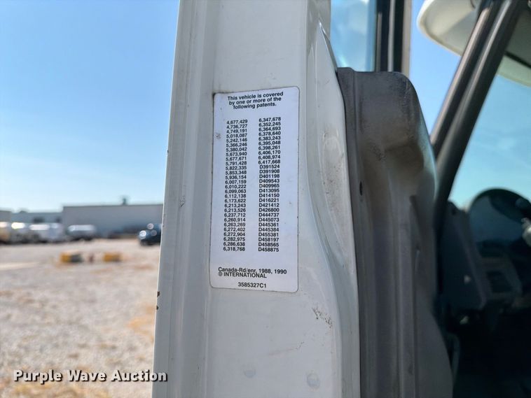 image for item DZ4718 2007 International 4300 truck cab and chassis