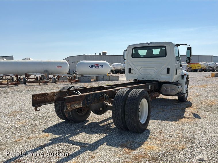 image for item DZ4720 2003 International 4300 truck cab and chassis