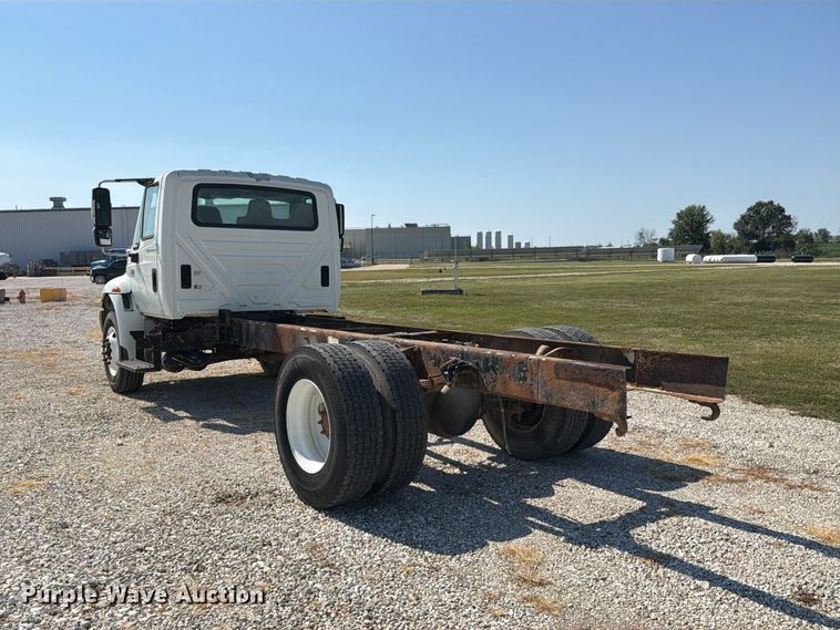 image for item DZ4720 2003 International 4300 truck cab and chassis