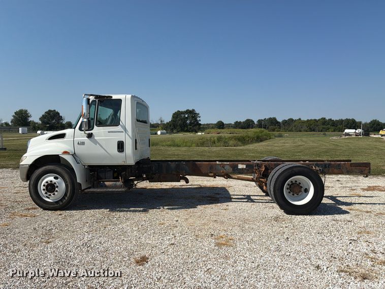 image for item DZ4720 2003 International 4300 truck cab and chassis