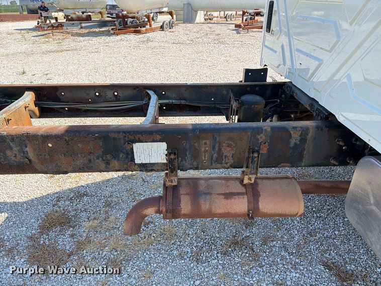 image for item DZ4720 2003 International 4300 truck cab and chassis