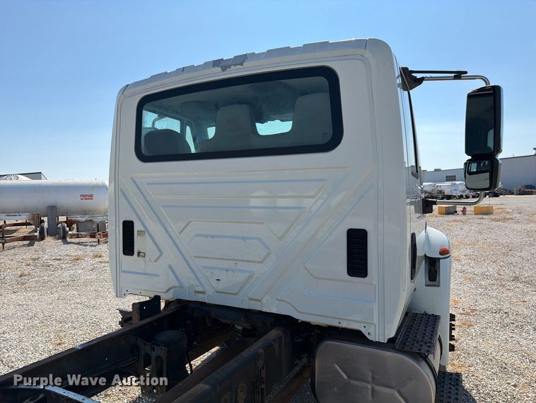 image for item DZ4720 2003 International 4300 truck cab and chassis