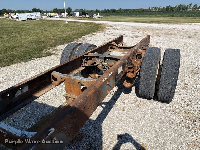 image for item DZ4720 2003 International 4300 truck cab and chassis