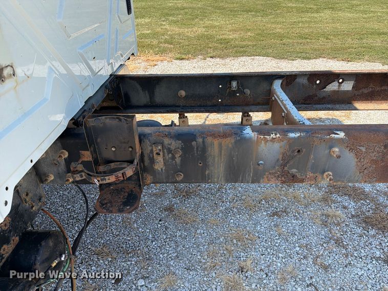 image for item DZ4720 2003 International 4300 truck cab and chassis