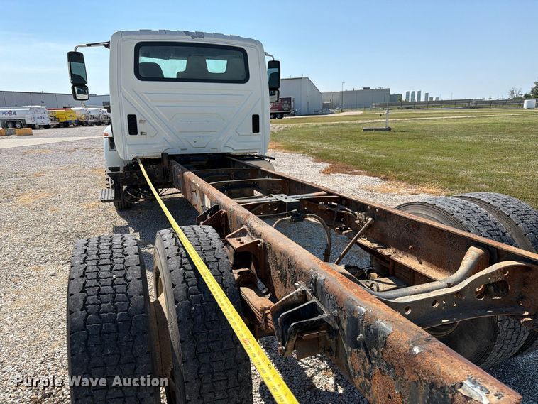 image for item DZ4720 2003 International 4300 truck cab and chassis