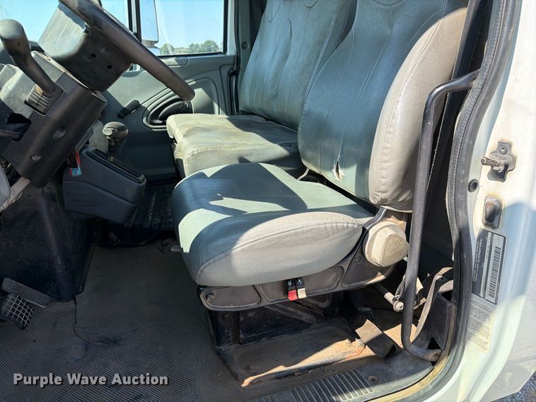 image for item DZ4720 2003 International 4300 truck cab and chassis