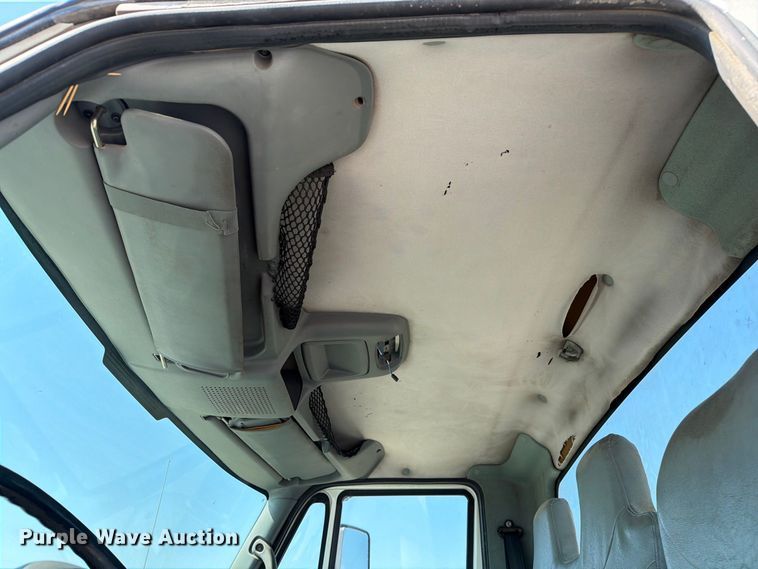 image for item DZ4720 2003 International 4300 truck cab and chassis