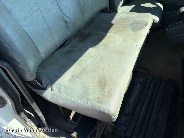 image for item DZ4720 2003 International 4300 truck cab and chassis