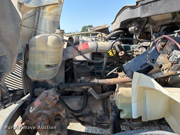image for item DZ4720 2003 International 4300 truck cab and chassis