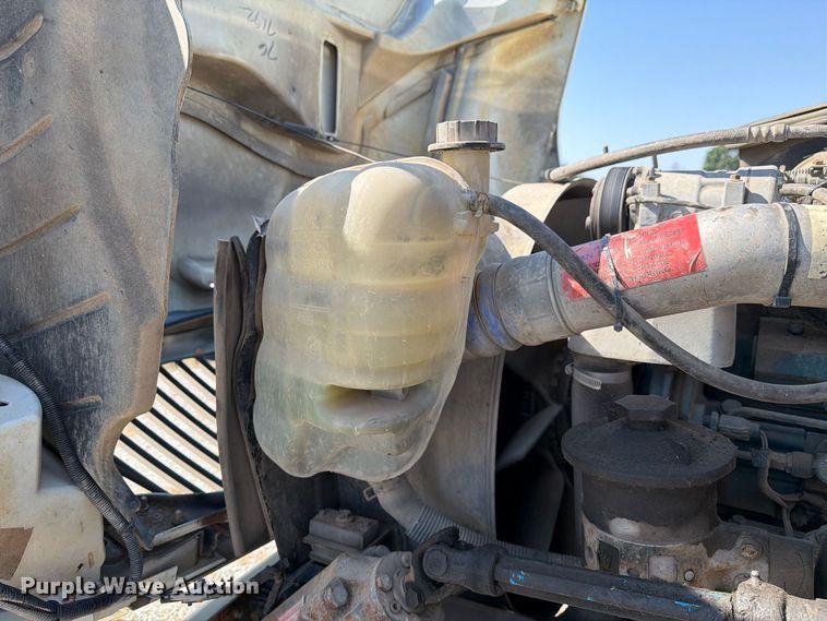 image for item DZ4720 2003 International 4300 truck cab and chassis