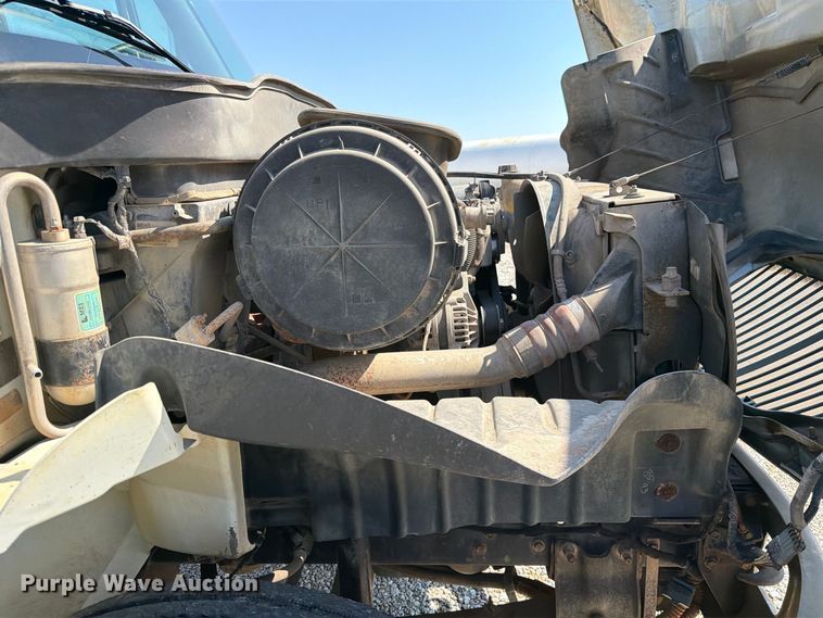 image for item DZ4720 2003 International 4300 truck cab and chassis