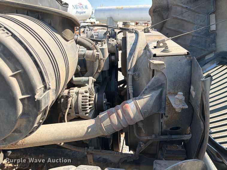 image for item DZ4720 2003 International 4300 truck cab and chassis