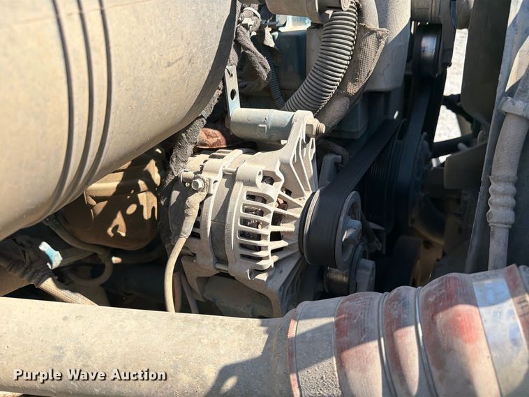 image for item DZ4720 2003 International 4300 truck cab and chassis