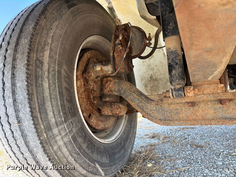 image for item DZ4720 2003 International 4300 truck cab and chassis