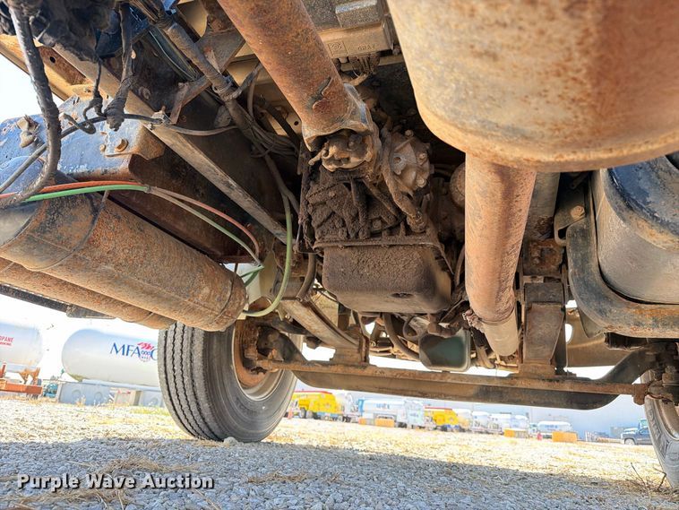 image for item DZ4720 2003 International 4300 truck cab and chassis