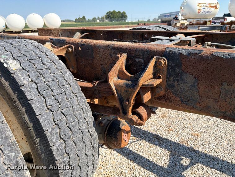image for item DZ4720 2003 International 4300 truck cab and chassis