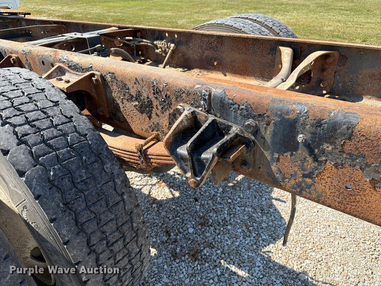 image for item DZ4720 2003 International 4300 truck cab and chassis