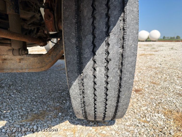 image for item DZ4720 2003 International 4300 truck cab and chassis