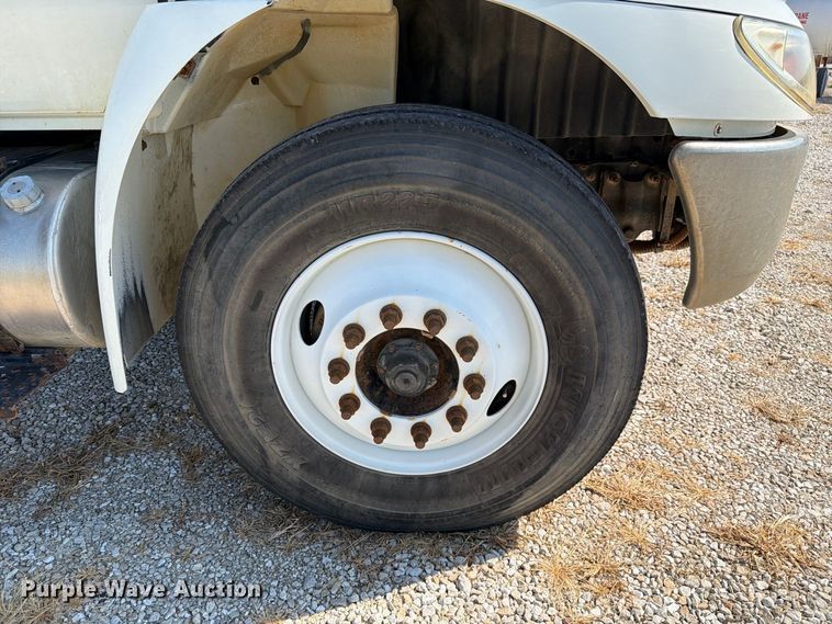 image for item DZ4720 2003 International 4300 truck cab and chassis
