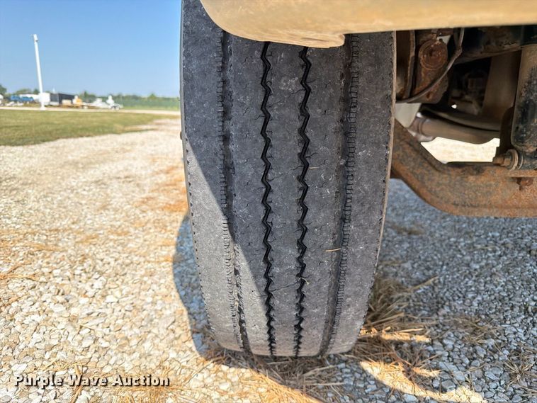 image for item DZ4720 2003 International 4300 truck cab and chassis