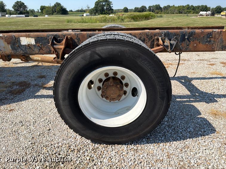 image for item DZ4720 2003 International 4300 truck cab and chassis