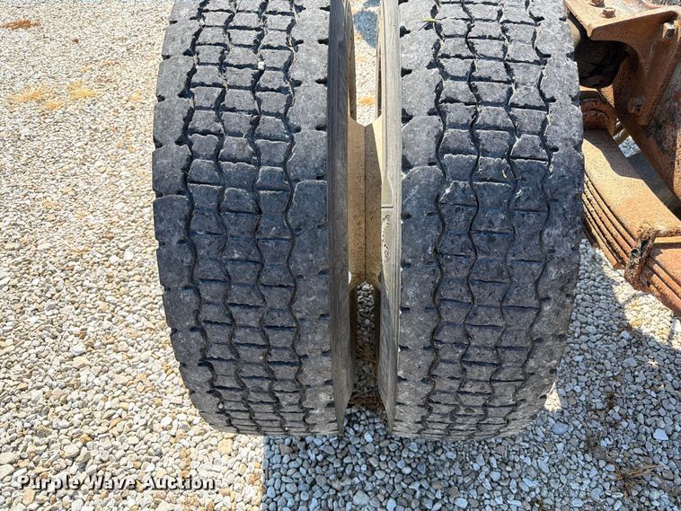 image for item DZ4720 2003 International 4300 truck cab and chassis