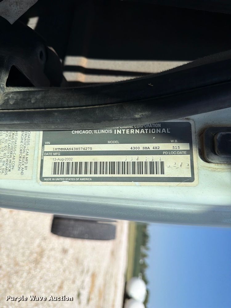 image for item DZ4720 2003 International 4300 truck cab and chassis