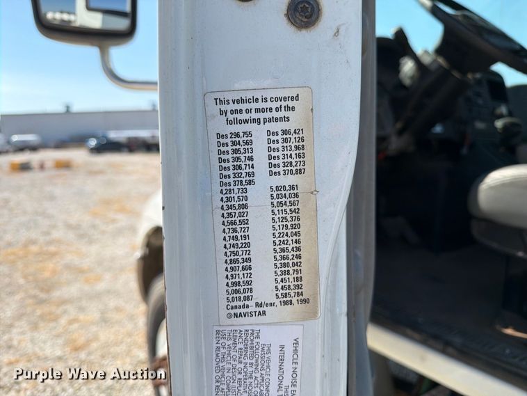 image for item DZ4720 2003 International 4300 truck cab and chassis
